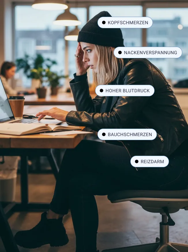 Stresssymptome wie Kopfschmerzen, Nackenverspannung und Bauchschmerzen